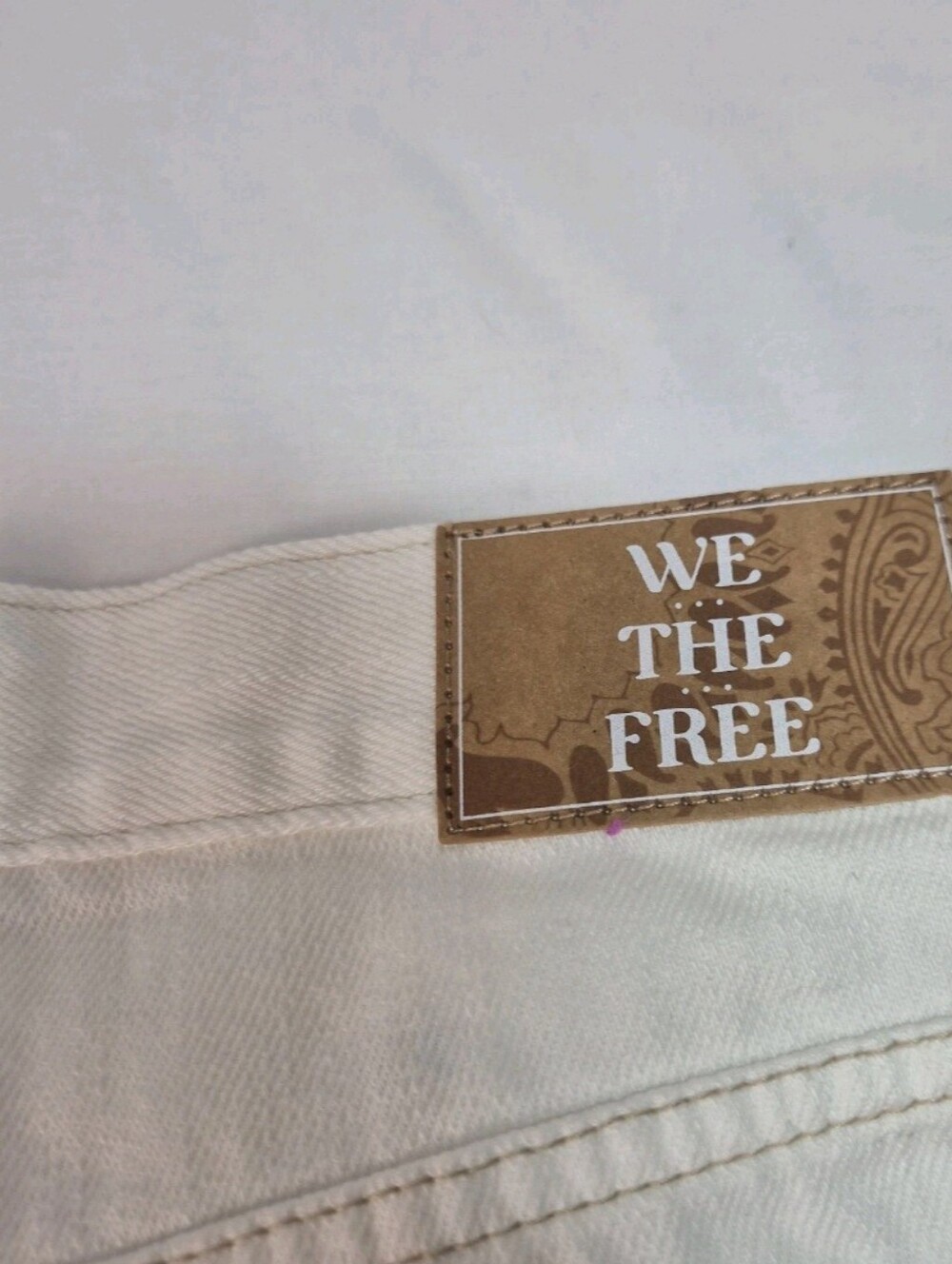 Free People Women's Shorts Size 27 Ivory Denim Raw Hem Fly Botón. 36 - Picture 5 of 13